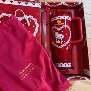 ♥️STANLEY x Hello Kitty ♥️ Limited Edition Red and White Heart 40 oz Tumbler